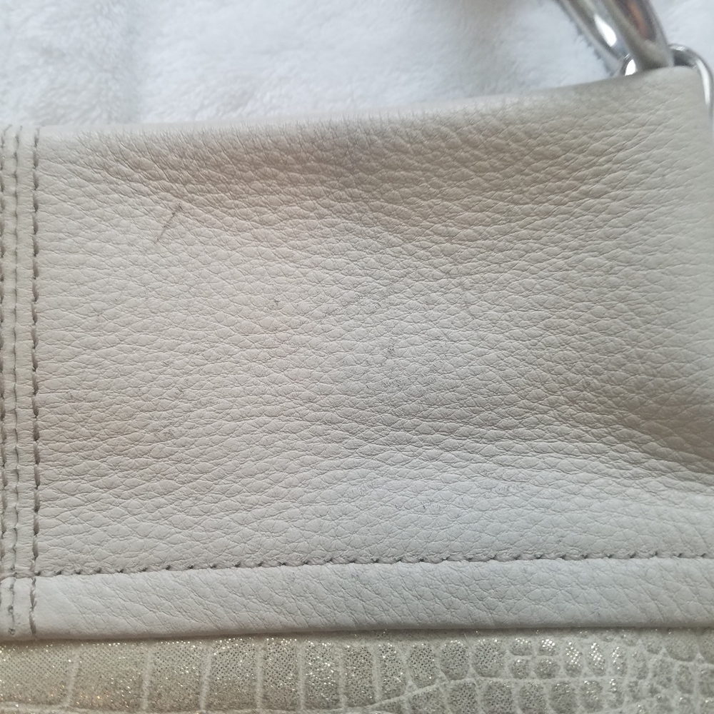 B Makowsky Crossbody - Picture 5 of 15